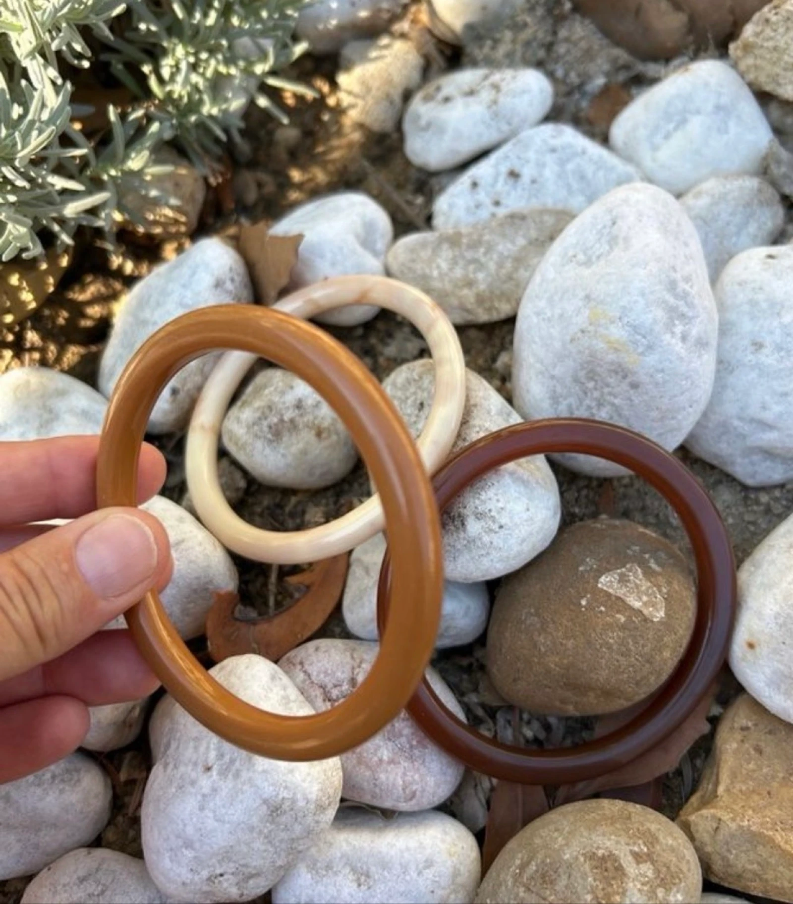 3 fine horn resin bangles, caramel and coffee – photo 5